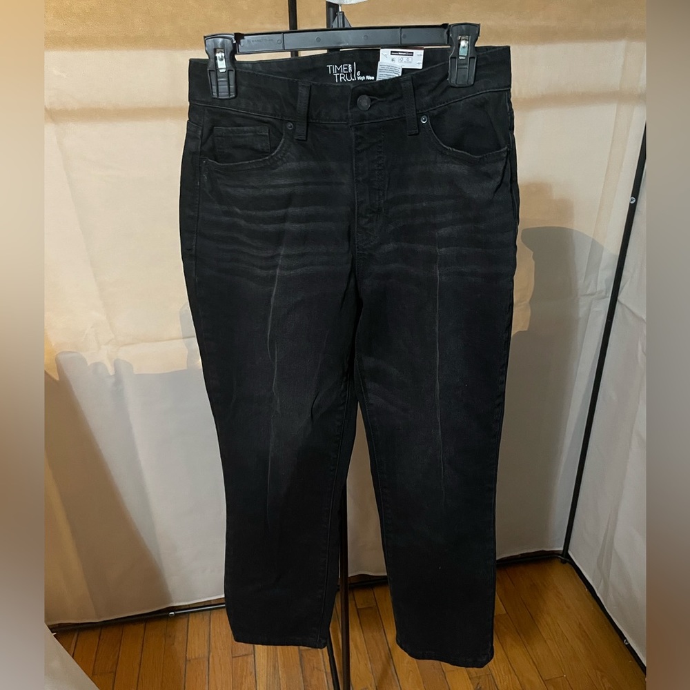 New Women’s High-Rise Jean Chop Jean